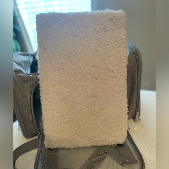 Grey collapsible Travel Carrier for Small Pet - Picture 9 of 11